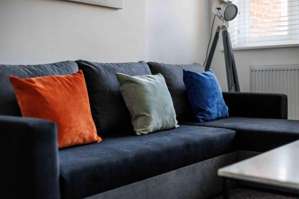 2 Bedroom House-Driveway - Bournemouth Hospital - Long Stay Discounts - Lima Apartments Ltd المظهر الخارجي الصورة