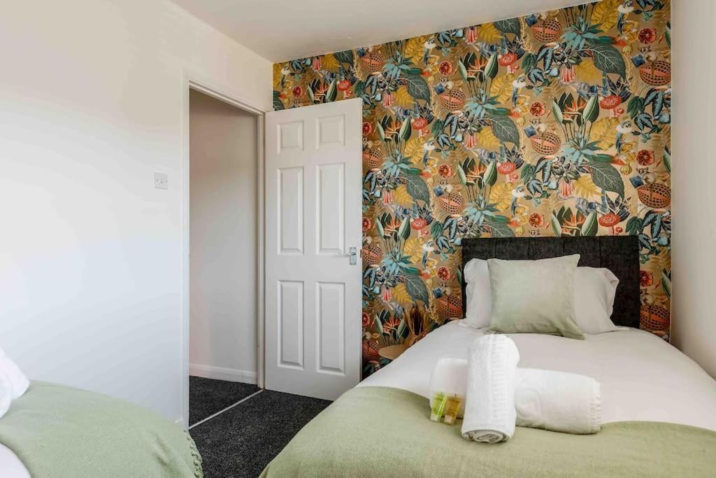 2 Bedroom House-Driveway - Bournemouth Hospital - Long Stay Discounts - Lima Apartments Ltd المظهر الخارجي الصورة