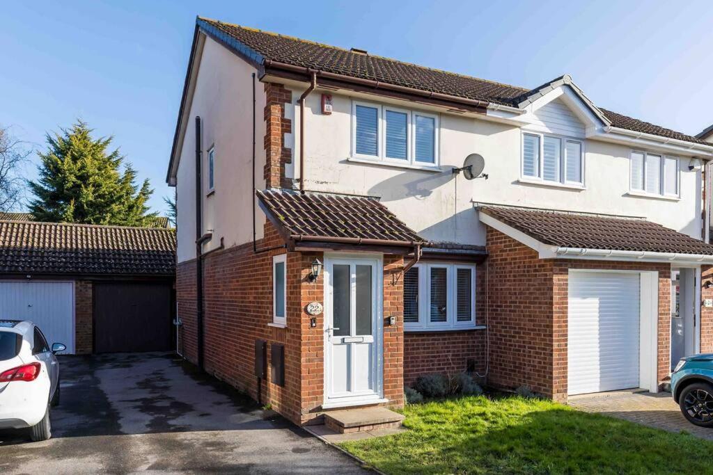 2 Bedroom House-Driveway - Bournemouth Hospital - Long Stay Discounts - Lima Apartments Ltd المظهر الخارجي الصورة