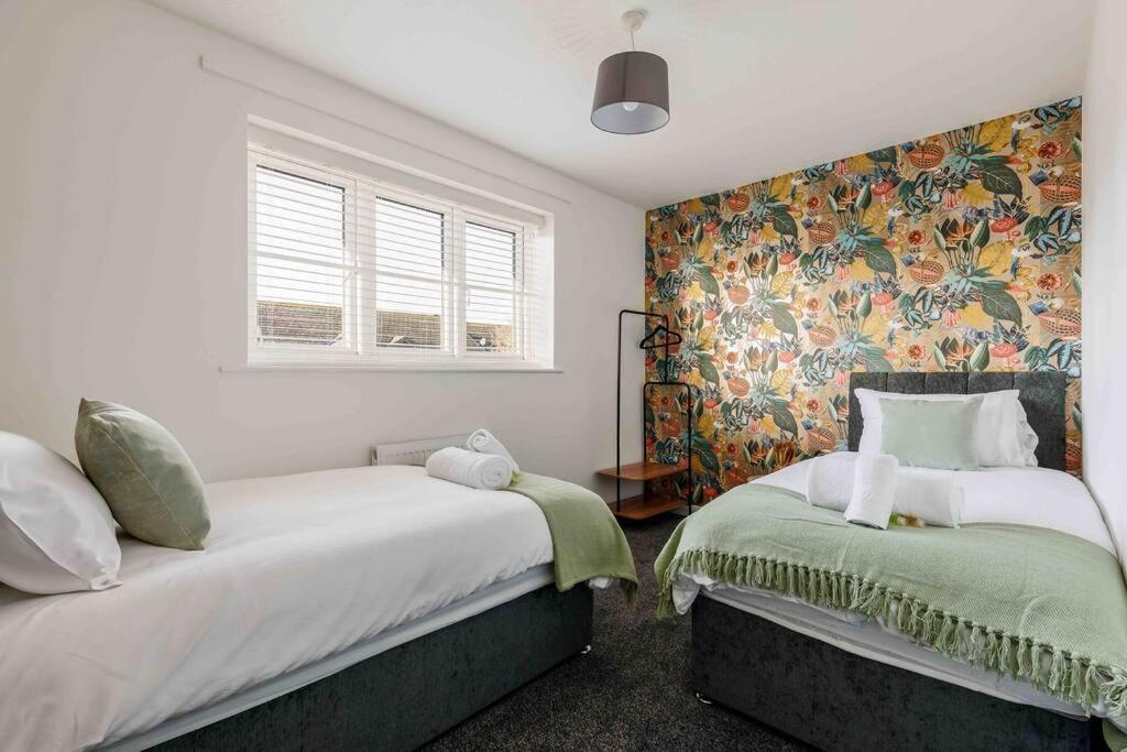2 Bedroom House-Driveway - Bournemouth Hospital - Long Stay Discounts - Lima Apartments Ltd المظهر الخارجي الصورة