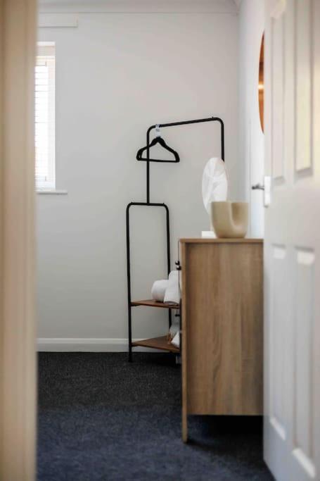 2 Bedroom House-Driveway - Bournemouth Hospital - Long Stay Discounts - Lima Apartments Ltd المظهر الخارجي الصورة