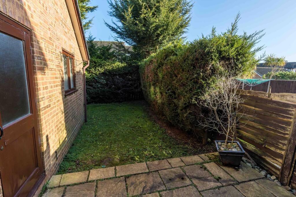 2 Bedroom House-Driveway - Bournemouth Hospital - Long Stay Discounts - Lima Apartments Ltd المظهر الخارجي الصورة